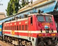 ट्रेनों की लेटलतीफी बनी यात्रियों के लिए सिरदर्द,  लखनऊ होकर गुजरने वाली स्वर्ण शताब्दी और समर स्पेशल घंटों लेट