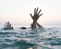 काशी के अहिल्याबाई घाट पर टला बड़ा हादसा :  पुलिस ने गंगा में डूब रहे 3 युवकों को सुरक्षित निकाला, जारी किया अलर्ट