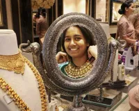  अक्षय तृतीया पर लखनऊ के बाजार गुलजार ...150 करोड़ का हुआ कारोबार, एक दिन में बिक गया 55 करोड़ का सोना