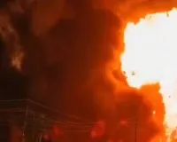 लखनऊ में भीषण आग: कई KM दूर तक दिखाई दिया धुएं का गुबार