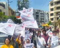 प्राइवेट स्कूल के खिलाफ छात्रों का प्रदर्शन:  फीस रेगुलेशन कानून की मांग, आंदोलन तेज करने की चेतावनी