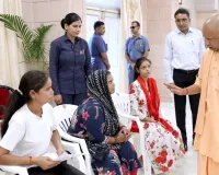  सीएम योगी का जनता दर्शन :  200 लोगों की समस्याओं का समाधान, हर संभव मदद का दिया भरोसा 