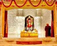 विश्व शांति के लिए रामलला के दर्शन,  दिल्ली-सिंगापुर से आए 107 भक्तों ने किया हवन