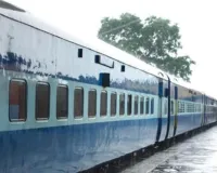 ट्रेन की चपेट में आया जीआरपी का जवान :  चोर को पकड़ने के प्रयास में कटें दोनों पैर, लखनऊ के ट्रामा सेंटर में भर्ती 