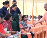 गोरखपुर में सीएम योगी का जनता दरबार,  लोगों की समस्याएं सुन कहा-पैसो के आभाव में नहीं रुकेगा इलाज
