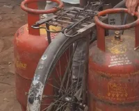  IGIS पर शिकायतों की बाढ़..नहीं होगी LPG की कमी, देवरिया में डीएसओ ने दिलाया भरोसा; कहा- कालाबाजारी पर सख्ती