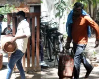  लखनऊ में आपूर्ति के दबाव में गैस एजेंसी संचालक, दूसरी एजेंसी में शिफ्ट होंगे ग्राहक के कनेक्शन 