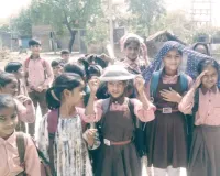 भीषण गर्मी से परिषदीय विद्यालयों में बच्चे हो रहे बेहाल और बीमार,  विद्यालय के समय परिवर्तन की मांग 