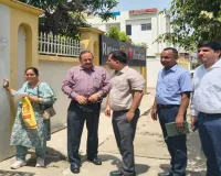 Barabanki News : मकानों के सूचीकरण कार्य का एडीएम ने किया निरीक्षण, कर्मचारियों को दिए अहम निर्देश