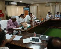 बाराबंकी : डीएम ने खाद विक्रेताओं और अधिकारियों के साथ की बैठक, बोले- खाद वितरण में गड़बड़ी पर होगी सख्त कार्रवाई