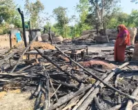 बाराबंकी : भीषण अग्निकांड में आधा दर्जन छप्पर जलकर राख, लाखों का नुकसान