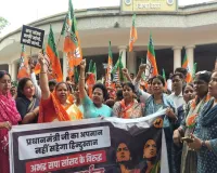 बाराबंकी : प्रधानमंत्री पर सपा सांसद की टिप्पणी पर भाजपाइयों में आक्रोश, सड़क पर उतरे नेता, किया जोरदार प्रदर्शन