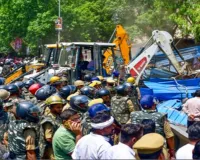 हाईकोर्ट के आदेश पर लखनऊ में चला बुलडोजर, 240 वकीलों के चैंबर ध्वस्त, प्रदर्शनकारियों और पुलिस के बीच हुई धक्का-मुक्की 