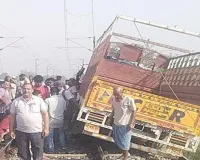 गजब : चालक ने रेलवे ट्रैक पर दौड़ा दी ट्रक, चार घंटे बाधित रहा मार्ग, 3 ट्रेनें प्रभावित