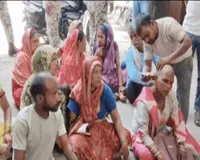 फिरोजाबाद : भाजपा महिला पार्षद ने वार्ड विकास कार्यों की 'उपेक्षा' के विरोध में मुंडवाया सिर, जानें पूरा मामला 