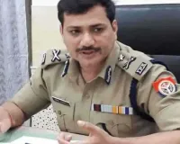 वाराणसी पुलिस आयुक्त ने सड़क से गंगा घाटों तक खुद संभाली चेकिंग अभियान की कमान, पैदल गश्त कर संदिग्ध व्यक्तियों से की पूछताछ 