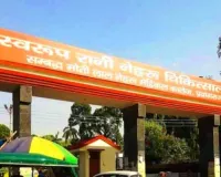 Prayagraj News : SRN Hospital में वकील और डॉक्टरों के बीच चले लात घूसे, परिसर में मची अफरातफरी  