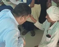 Jalaun News : दिव्यांग फरियादी के सम्मान में ज्वाइंट मजिस्ट्रेट ने छोड़ी कुर्सी, जमीन पर बैठकर IAS रिंकू सिंह राही ने सुनी समस्या