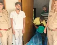यूपी एसटीएफ की गोरखपुर में बड़ी कार्रवाई : वन्यजीव तस्कर को किया गिरफ्तार, 100 प्रतिबंधित तोते बरामद  