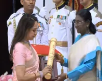 Padma Awards: राष्ट्रपति ने स्व. धर्मेंद्र को मरणोपरांत पद्म विभूषण से किया सम्मानित, CM योगी बोले- सिनेमा जगत के लिए गौरव का क्षण 