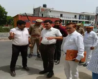 Barabanki News: सड़क निर्माण में ढिलाई पर डीएम सख्त, अधूरे कार्यों पर जताई नाराजगी