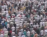 Eid Al Adha : दिल्ली के मस्जिदों और ईदगाहों में नमाजियों ने अदा की नमाज, चप्पे-चप्पे पर तैनात रहे सुरक्षाकर्मी 