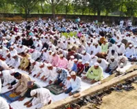 Eid al-Adha : कानपुर में गंगा जमुनी तहजीब के साथ मनाया गया बकरीद का त्योहार, अलर्ट मोड पर रहे सुरक्षाकर्मी