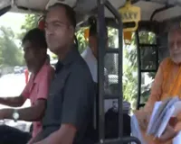 UP News : ई-रिक्शा से विधानसभा पहुंचे मंत्री सुरेश खन्ना, कहा- सप्ताह में एक दिन बचाएं पेट्रोल-डीजल 