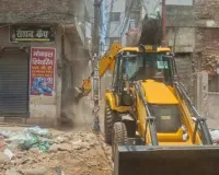 Varanasi News : दालमंडी में ध्वस्तीकरण का कार्य शुरू, भारी सुरक्षा के बीच ड्रोन से निगरानी 