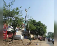 Bareilly: चौड़ीकरण की भेंट चढ़ रहे ''त्रिशूल'' डिजाइन वाले पोल, सीएम ग्रिड योजना के तहत खोदाई