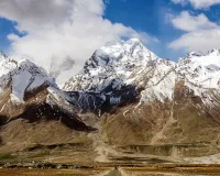  पर्यटन बढ़ा रहा चिंता : पर्यटकों की बढ़ती संख्या से नाखुश हैं लद्दाख के नागरिक