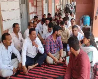 Bareilly News:  साथी की गिरफ्तार के बाद लेखपाल लामबंद, तहसील में शुरू किया धरना, आंदोलन की चेतावनी