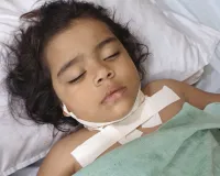Rampur News: चाइनीज मांझा फिर बना हादसे की वजह, मासूम बच्ची की गर्दन कटी, लगाने पड़े 50 टांके 