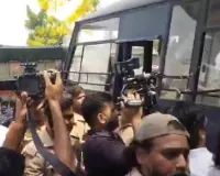 पेपर लीक बर्बाद कर रहा छात्रों का भविष्य, NEET मामले में लखनऊ विश्वविद्यालय के छात्रों का जोरदार प्रदर्शन