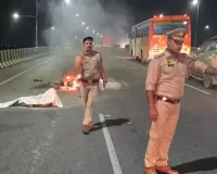 Hapur News: चलती मोटरसाइकिल में लगी आग, जिंदा जला युवक