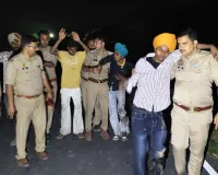 UP:पुलिस की बदमाशों से हुई मुठभेड़, गोली लगने से दो बदमाश घायल, तीन ने किया सरेंडर
