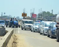 Bareilly:बिनावर तक 37 किमी के सड़क में 11 डायवर्जन, कैसे दौड़ें वाहन, पास होकर भी दूर हुआ गंगा एक्सप्रेस वे