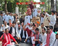 Bareilly News: बहुत हुई महंगाई की मार ! सिलेंडर लेकर सपाई बैलगाड़ी पर सवार, बिजली संकट पर भरी हुंकार