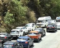 Uttrakhand: वीकेंड पर नैनीताल पर्यटकों से गुलजार, कैंची धाम क्षेत्र में दिनभर जाम