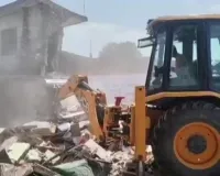 बहराइच में बुलडोजर एक्शन :  सरकारी जमीन पर मदरसा समेत कई अवैध निर्माण पर प्रशासन की बड़ी कार्रवाई