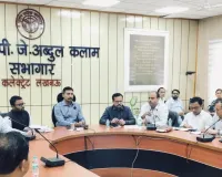 लखनऊ में स्व-गणना को सफल बनाने की तैयारी तेज, डीएम का बड़ा निर्देश, प्रत्येक विभाग में बनाएं हेल्प डेस्क 