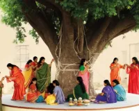 Vat Savitri Vrat :  नोएडा के मंदिरों और पार्कों में वट सावित्री की धूम, पारंपरिक वेशभूषा में महिलाओं ने की पूजा अर्चना 