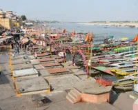 काशी के घाटों पर पसरा सन्नाटा : भीषण गर्मी और लू से पर्यटक परेशान, पारा 40 डिग्री के होगा पार 