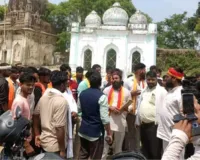  मलीहाबाद जमीन विवाद :  मस्जिद-कब्रिस्तान को बताया 'महाराजा कंस पासी का किला', CM योगी से की जांच की मांग