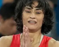 रेसलर विनेश फोगाट का टूटा एशियन गेम्स में मैडल का सपना,  सेमीफाइनल में युवा पहलवान मीनाक्षी ने दी करारी शिकस्त