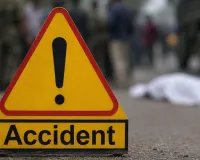 पूर्वांचल एक्सप्रेस-वे पर सड़क हादसा : एम्बुलेंस-कार के बीच टक्कर से एक व्यक्ति की मौत, 7 घायल