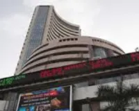 Stock Market Today: उतार-चढ़ाव के बीच  शेयर बाजार की सुस्त शुरुआत, इन शेयर्स में दिख रही है तेजी; 160 अंक टूटा सेंसेक्स