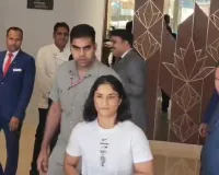 अयोध्या पहुंची महिला पहलवान विनेश फोगाट,  रामलला-हनुमंतलला का लिया आशीर्वाद