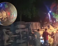 अमेठी में दर्दनाक हादसा:  प्याज लदा ट्रक दो बाइकों पर पलटा, तीन युवकों की मौत
