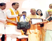 पहले अंधेरा था, अब घर में उजाला... साझा की जिंदगी में बदलाव की कहानी, सीएम से सम्मान पाकर भावुक हुए श्रमिक